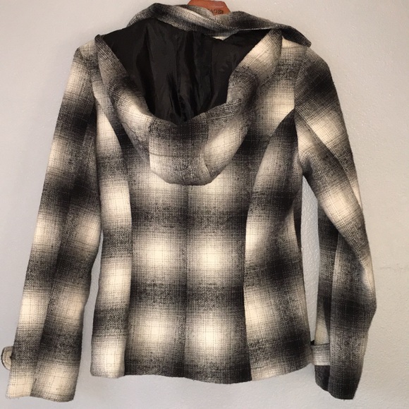 Wet Seal coat - Picture 3 of 3